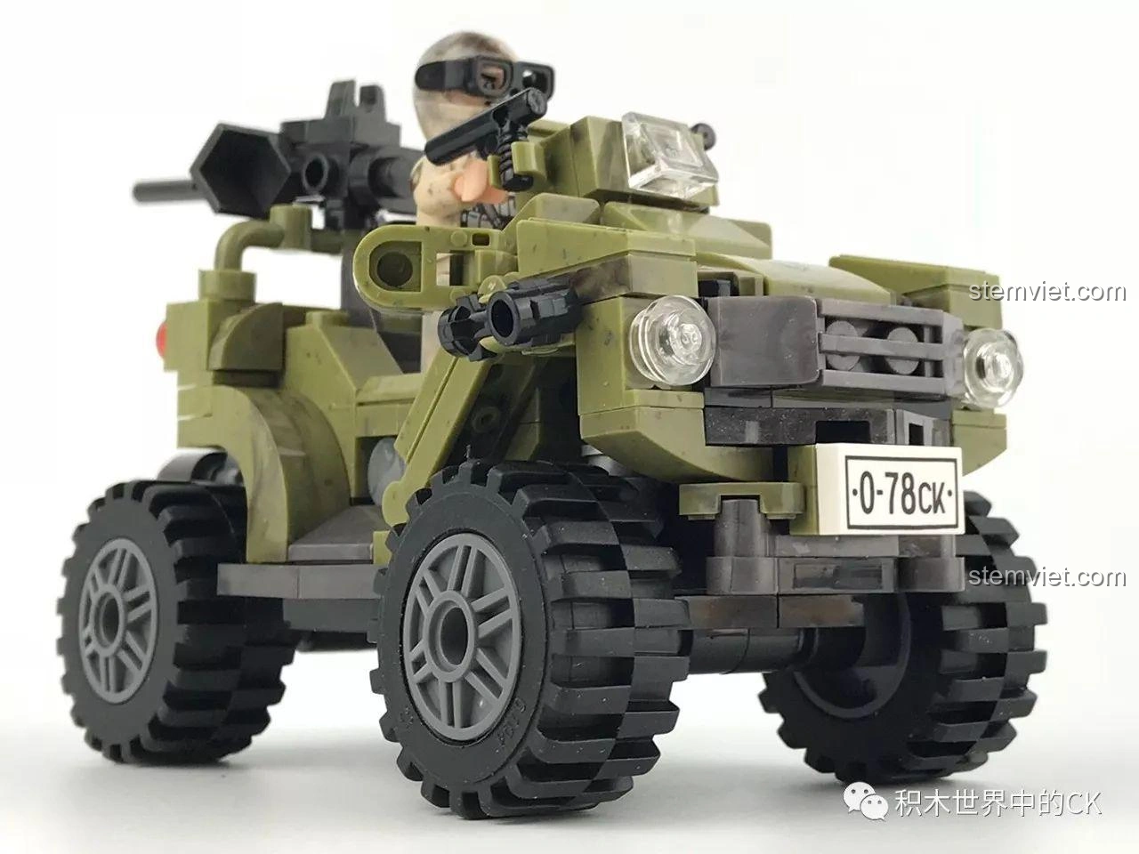 Góc nhìn khác của toàn bộ bộ đồ chơi Xingbao XB-06010 Xe Địa Hình Sa Mạc Oprah đã hoàn chỉnh.