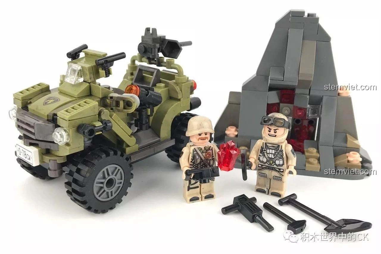 Mô hình xe địa hình Xingbao XB-06010 Xe Địa Hình Sa Mạc Oprah với minifigure Oprah ngồi bên trong.