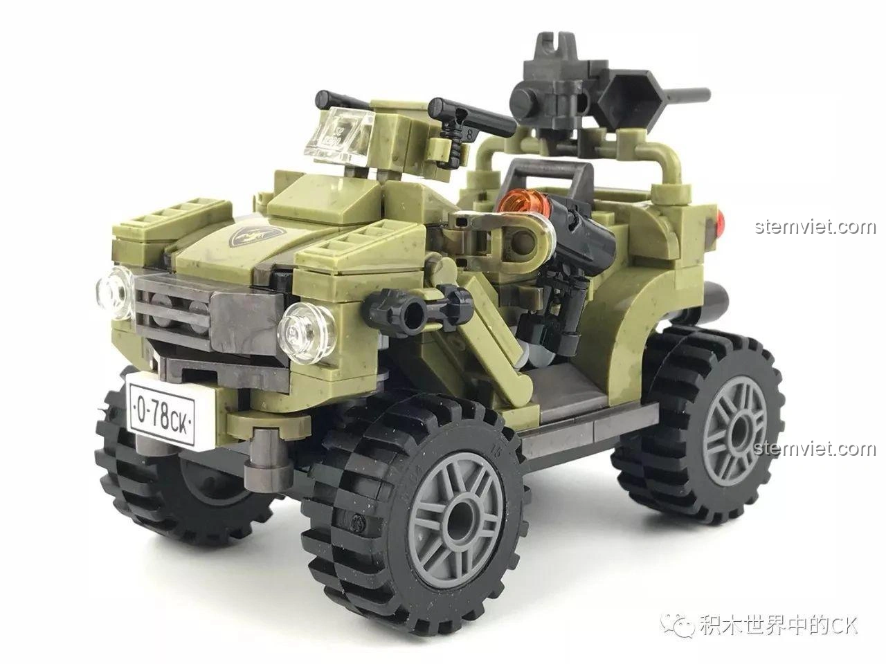 Mô hình xe địa hình sa mạc Oprah (Across The Battlefield) Xingbao XB-06010 đã hoàn chỉnh, nhìn từ phía trước.