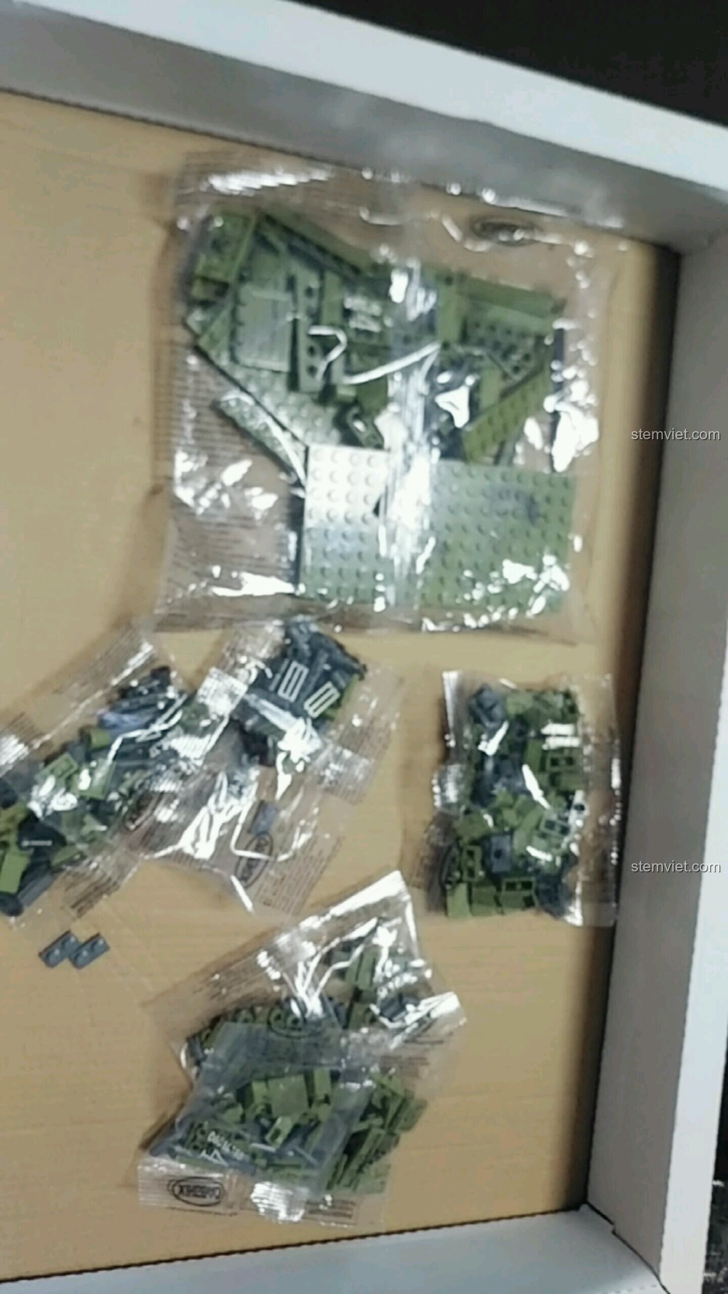 Núm xoay điều khiển góc nâng của hệ thống phóng tên lửa trên Xe Tải Quân Sự Thiên Hạt XINGBAO XB-06014.