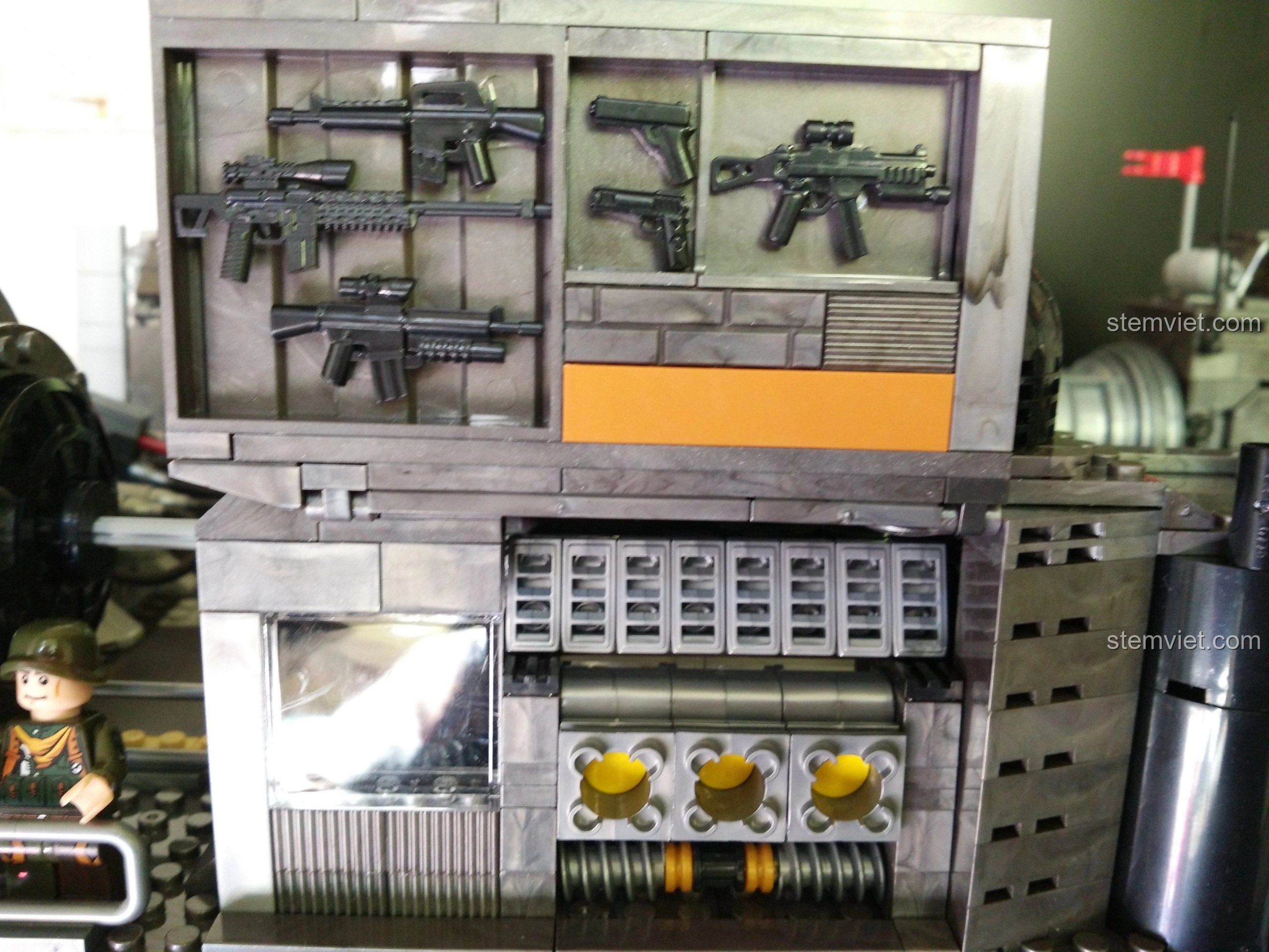 Hai quạt gió lớn ở hai bên của Tàu Đổ Bộ Đệm Khí XINGBAO XB-06019, có thể điều chỉnh hướng và liên kết với động cơ.