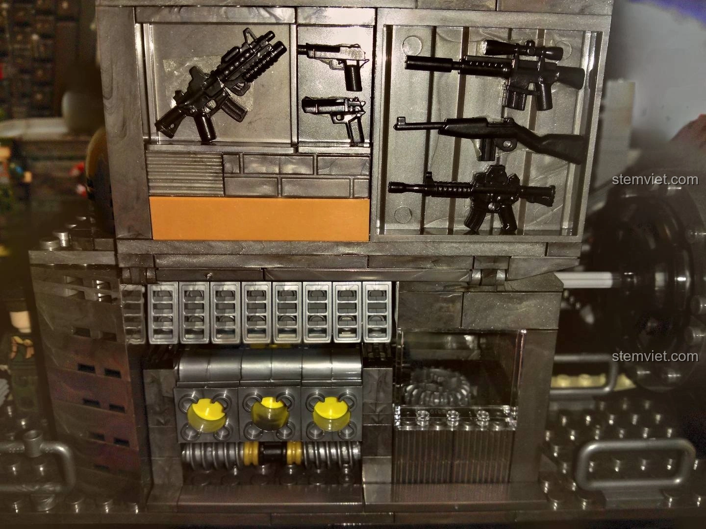 Nắp động cơ của Tàu Đổ Bộ Đệm Khí XINGBAO XB-06019 đã được 'cải tiến', mở rộng hơn, dễ dàng quan sát chi tiết bên trong.