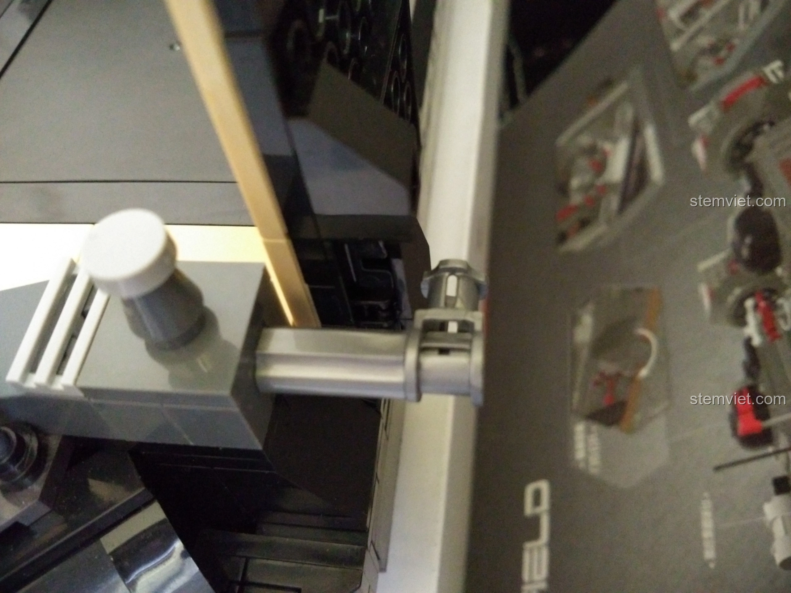 Sàn đổ bộ ẩn của Tàu Đổ Bộ Đệm Khí XINGBAO XB-06019 đang được kéo ra, tăng diện tích sử dụng cho mô hình.