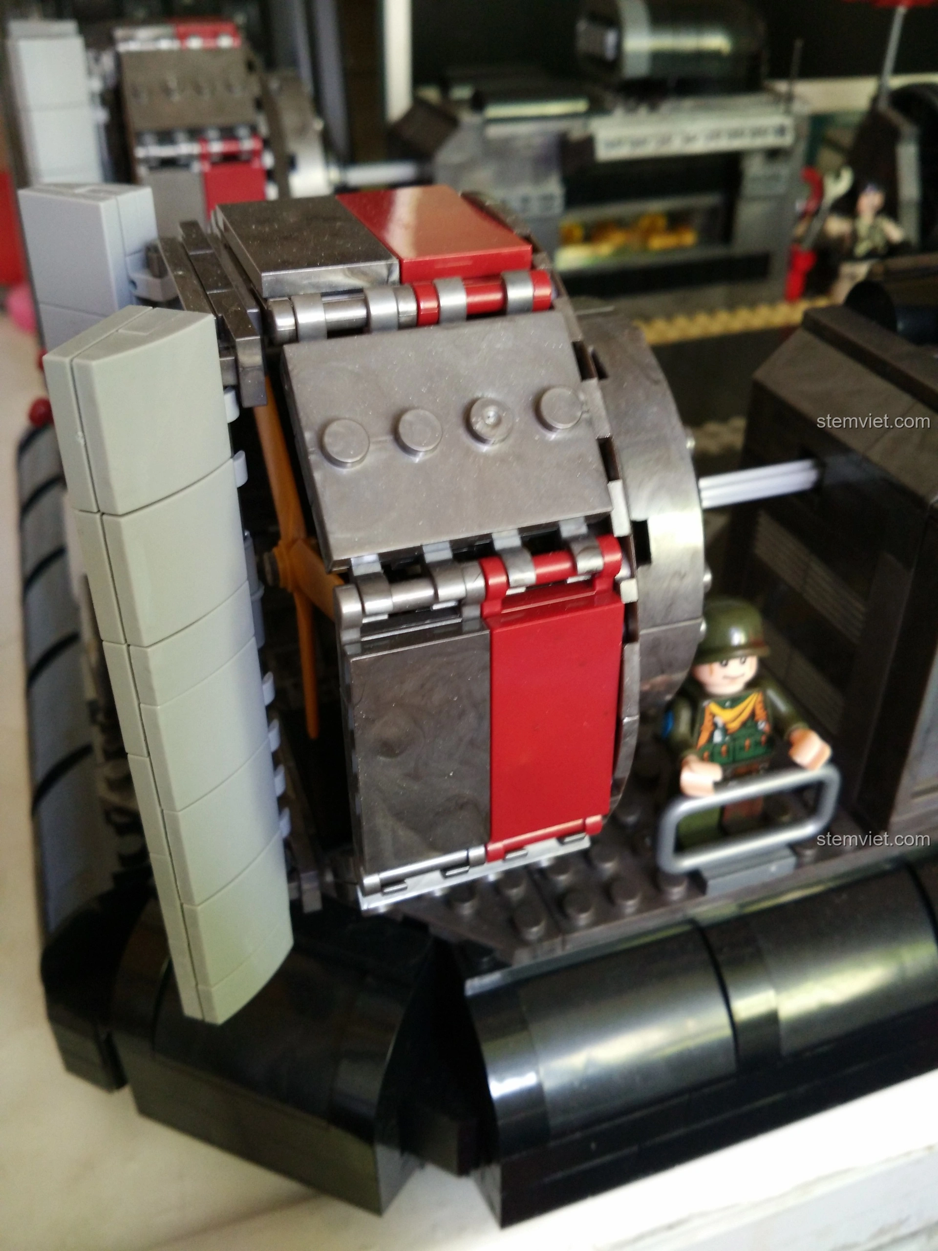 Tàu Đổ Bộ Đệm Khí XINGBAO XB-06019 với xe tăng, xe tải và đội quân, tạo nên một cảnh tượng chiến đấu tổng lực.