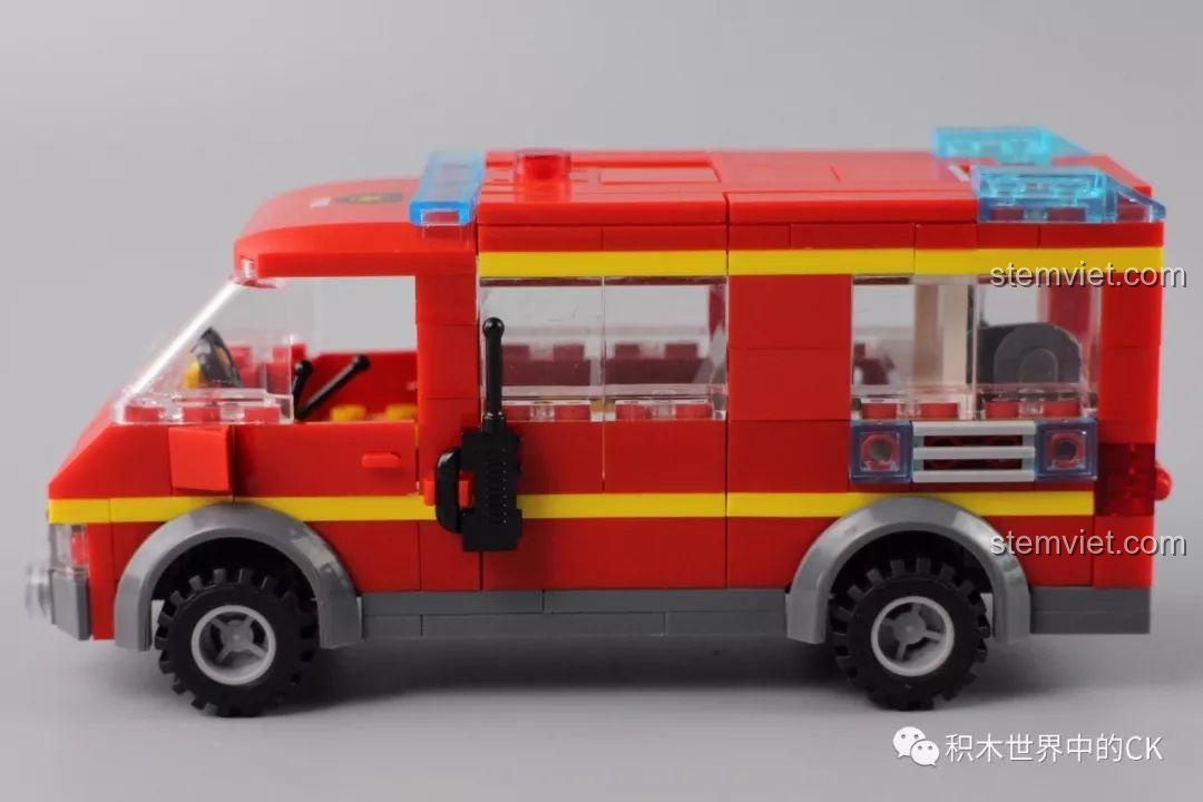 Chi tiết khu vực điều khiển bên trong Trạm Cứu Hỏa Lớn XINGBAO XB-14006.