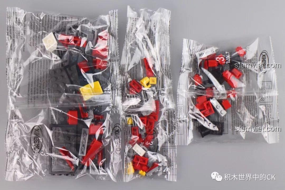 Các nhân vật lính cứu hỏa đi kèm bộ XINGBAO XB-14006.