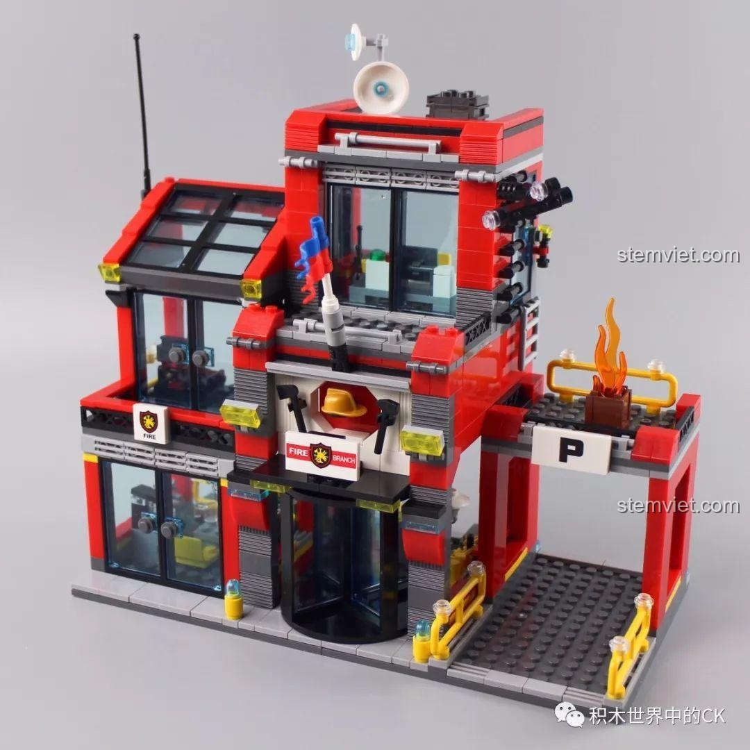 Nội thất bên trong Trạm Cứu Hỏa Lớn XINGBAO XB-14006.
