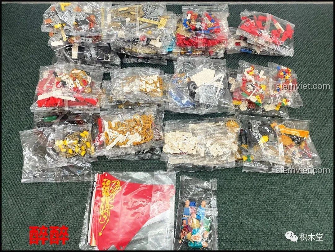 Toàn bộ các túi chi tiết của bộ lắp ráp Đu Quay Ngựa Gỗ Thần Tiên XB-30001, được phân loại rõ ràng theo từng bước lắp.