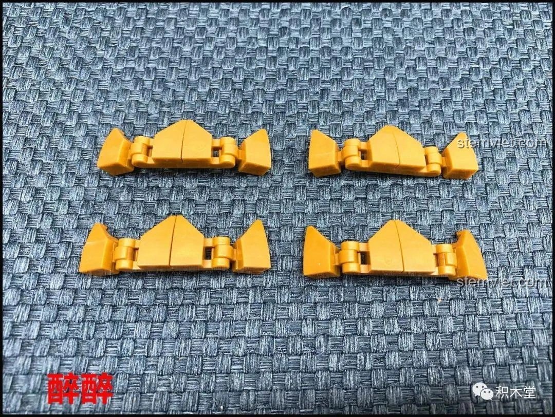 Cấu trúc chính của set đồ chơi Vòng Quay Ngựa Gỗ Giấc Mơ XB-30001 với các lan can và chi tiết trang trí đã được gắn vào.