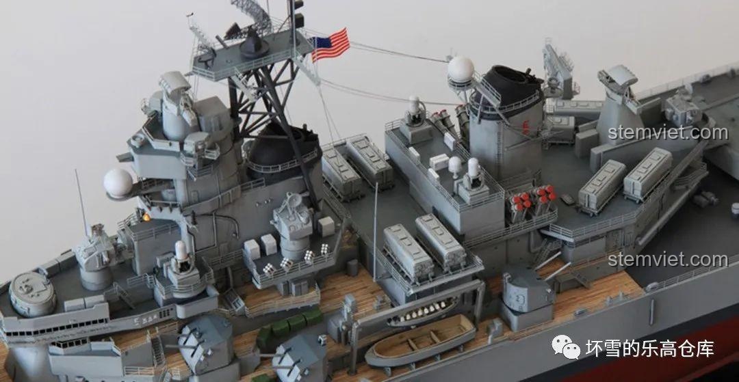 Cận cảnh boong tàu và các chi tiết thượng tầng của mô hình Thiết giáp hạm USS Missouri, nhận xét Xingbao 6030 Mô hình tàu chiến USS Missouri.