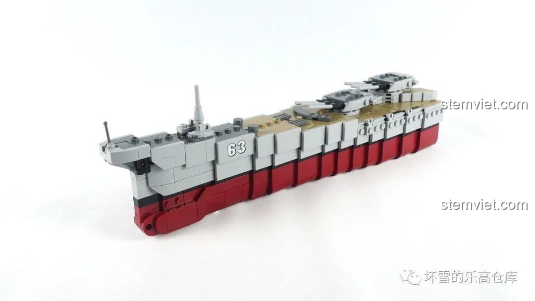 Phần mũi tàu của Thiết giáp hạm USS Missouri với số hiệu 63, thể hiện độ chính xác, đánh giá Xingbao XB 06030 Chiến hạm USS Missouri.