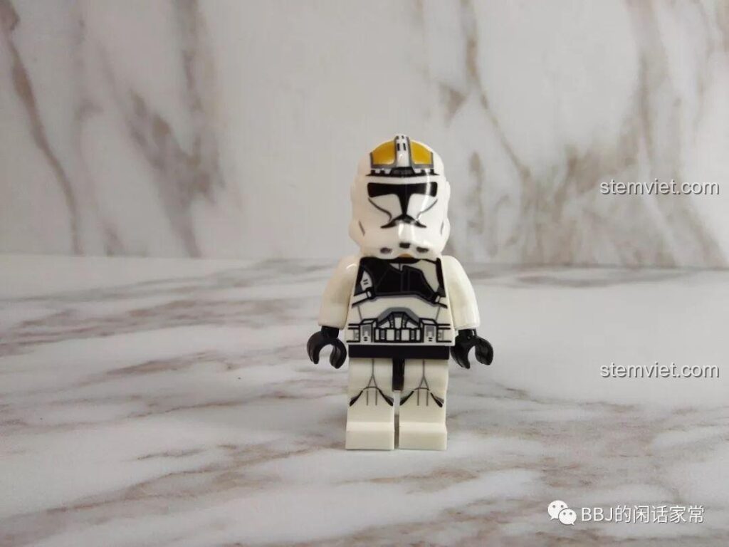 Minifigure Lính Clone Cunner từ bộ XINH X0144 Star Wars, chi tiết mũ bảo hiểm độc đáo, phù hợp cho bé trai 6 tuổi.
