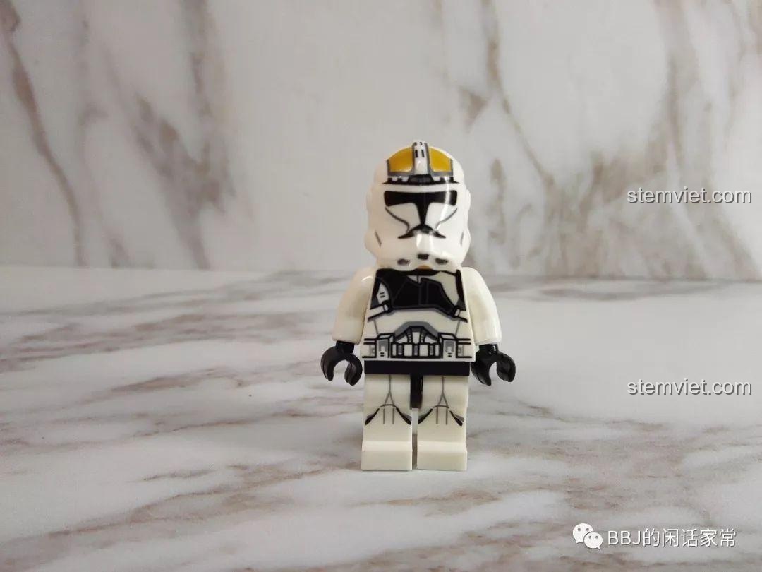 Minifigure Lính Clone Cunner từ bộ XINH X0144 Star Wars, chi tiết mũ bảo hiểm độc đáo, phù hợp cho bé trai 6 tuổi.