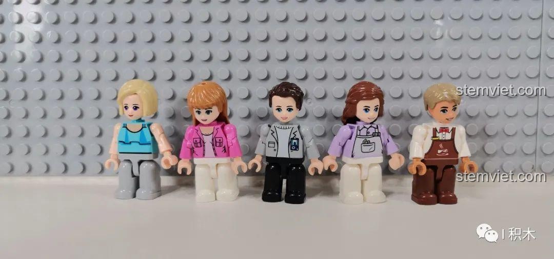 Năm minifigure hoàn chỉnh của bộ lắp ghép Tòa Nhà Góc Phố Đa Năng Zhe Gao QL0919, với thiết kế độc đáo và khớp nối.