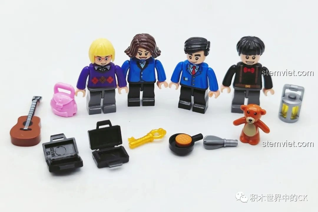 Các minifigures và phụ kiện đi kèm bộ xếp hình Ga Tàu Hỏa Harry Potter 6007, bao gồm vali, đàn guitar, gấu bông.