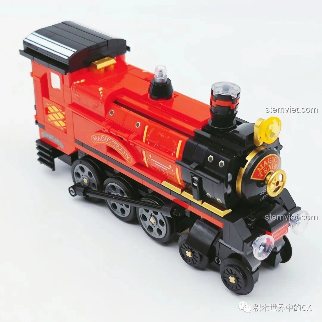 Mô hình hoàn chỉnh của bộ xếp hình Ga Tàu Hỏa Harry Potter 6007, bao gồm sân ga và đoàn tàu.