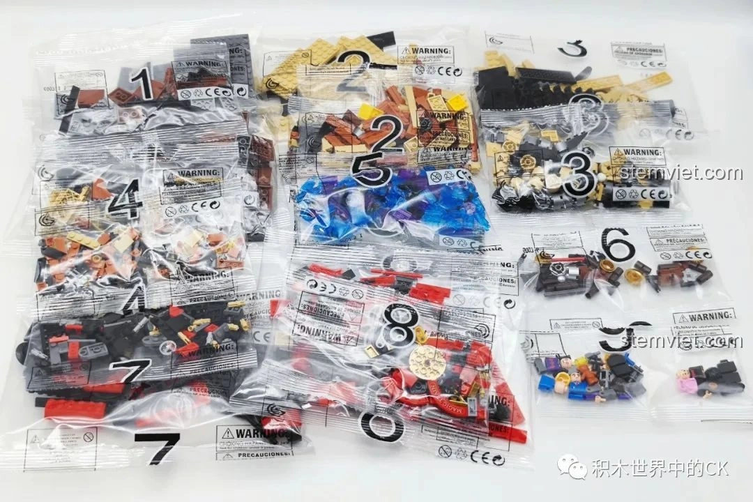 Các túi chi tiết của bộ đồ chơi lắp ghép Tàu Hỏa Ma Thuật DZ6007, được đánh số và phân loại rõ ràng.