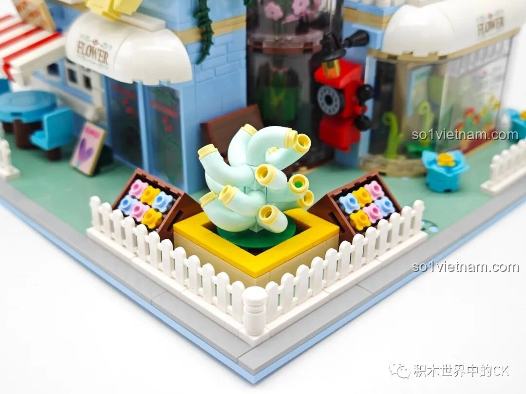 Chi tiết bàn ghế nhỏ xinh và biển hiệu 