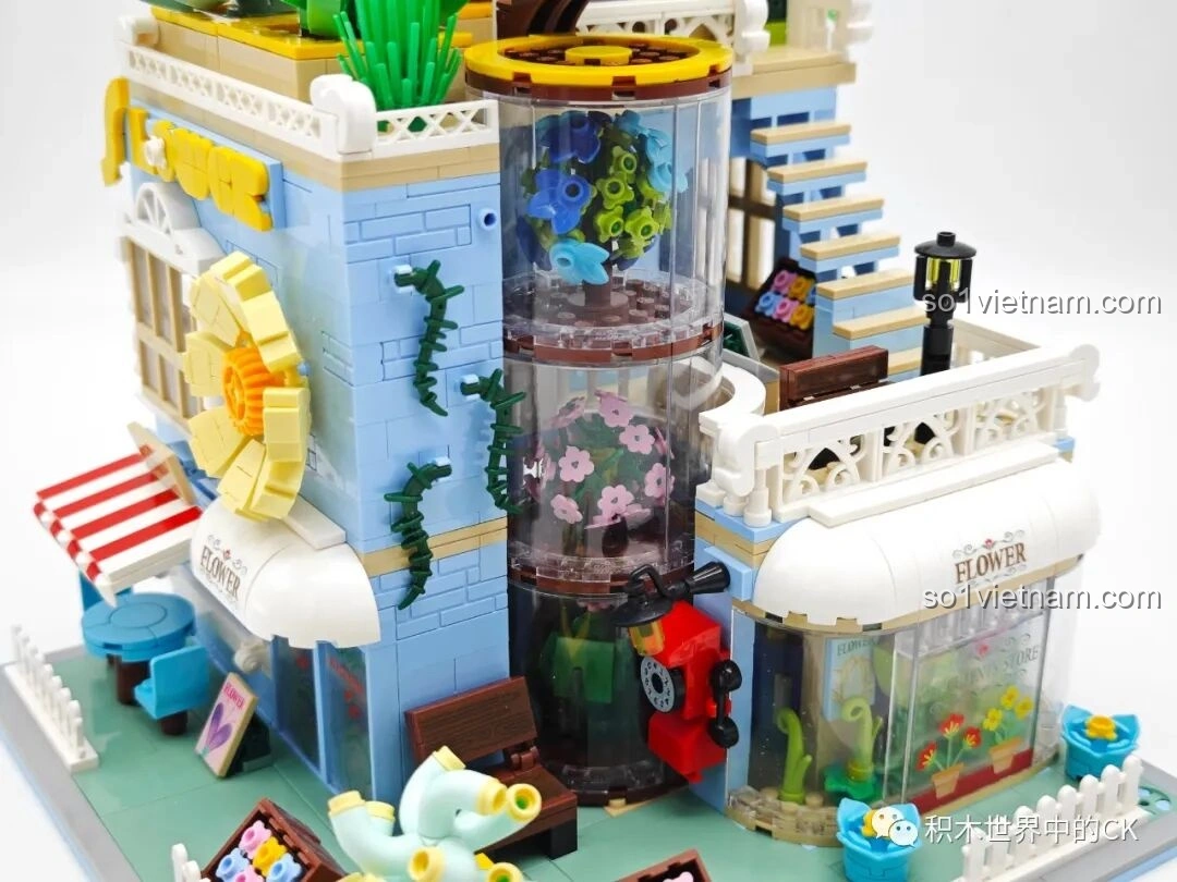 Chi tiết cửa hàng bên ngoài của ZHEGAO DZ6120 Tiệm cây cảnh mọng nước, với biển hiệu và các chậu hoa nhỏ xinh.