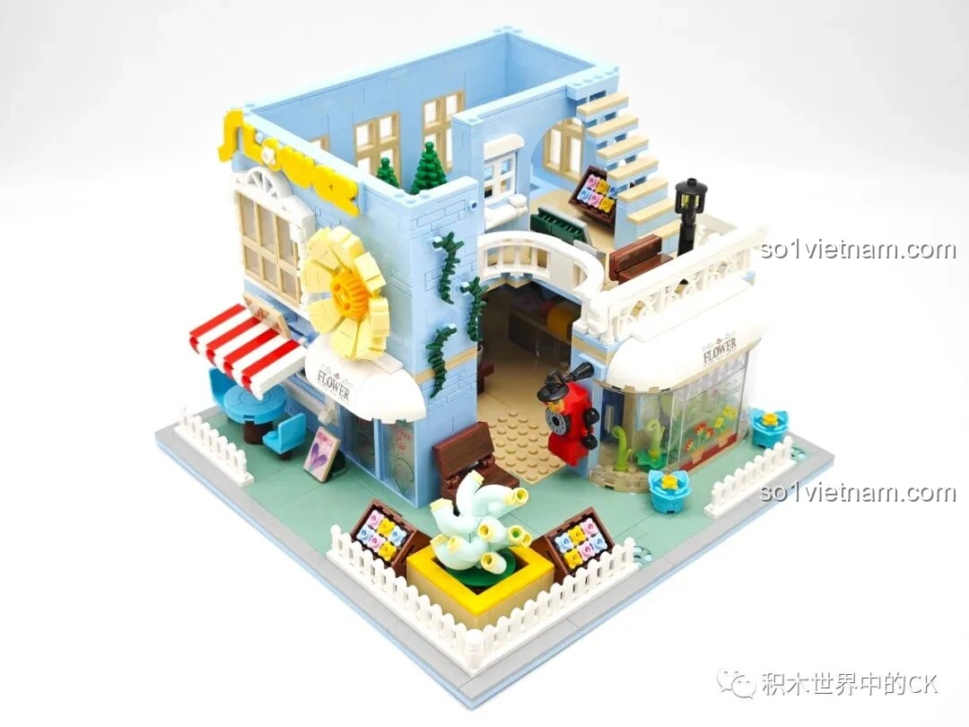 Mô hình ZHEGAO DZ6120 Cửa hàng cây mọng nước với tầng 2 dần hoàn thiện, các bức tường và ban công bắt đầu hình thành.