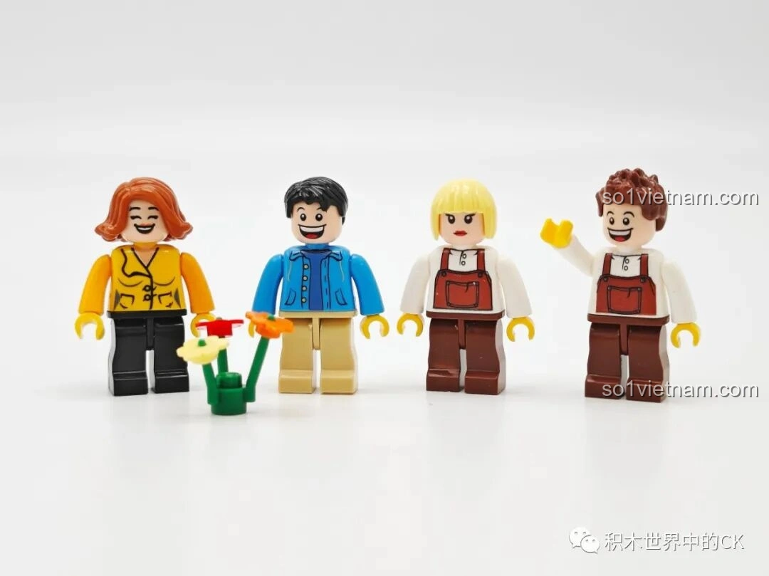 Bốn minifigures đáng yêu đi kèm bộ ZHEGAO DZ6120 Cửa hàng cây mọng nước, sẵn sàng cho các câu chuyện sáng tạo của bé.