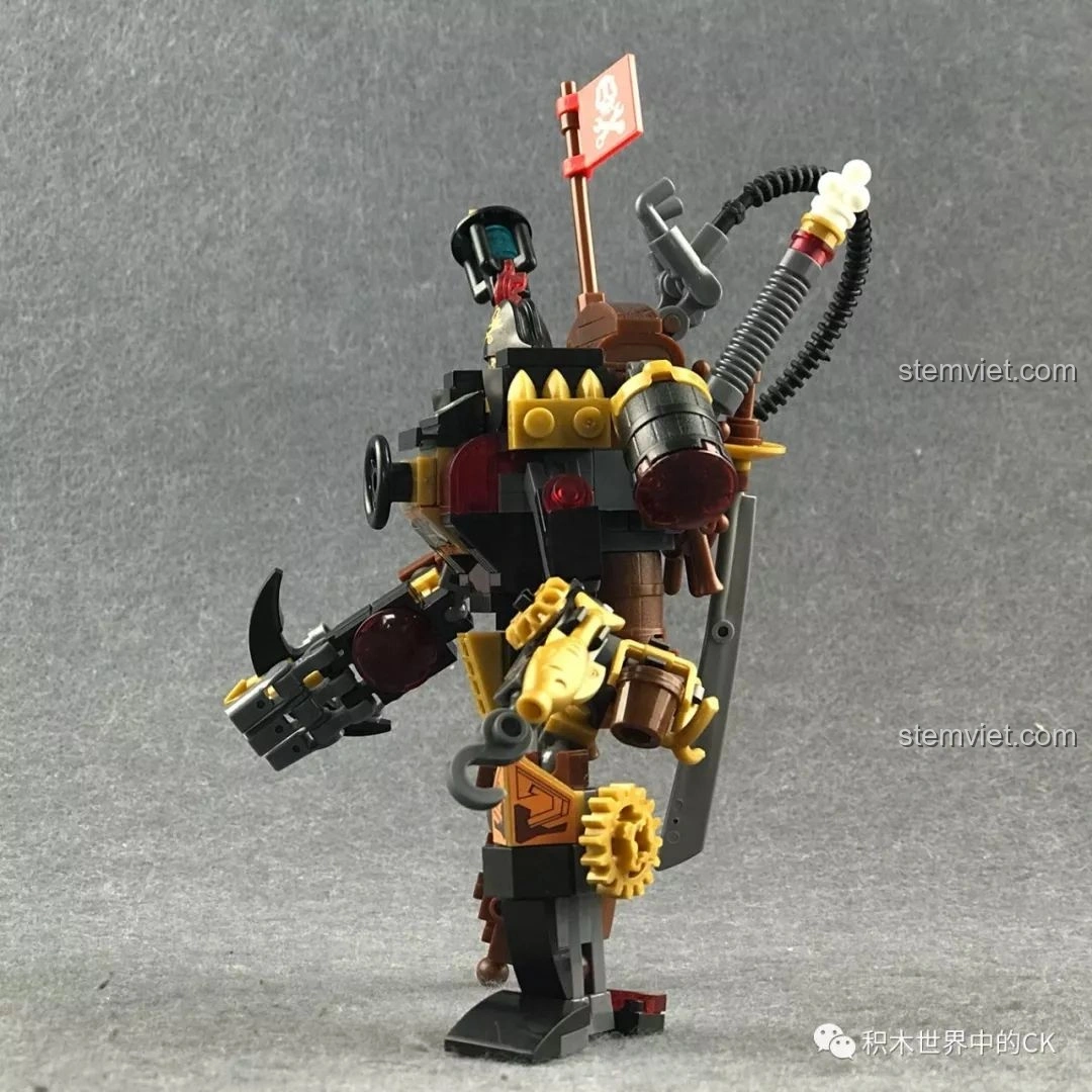 Robot Chiến Binh Hơi Nước Winner 8040 nhìn từ góc bên trái, thể hiện các chi tiết vũ khí và giáp.