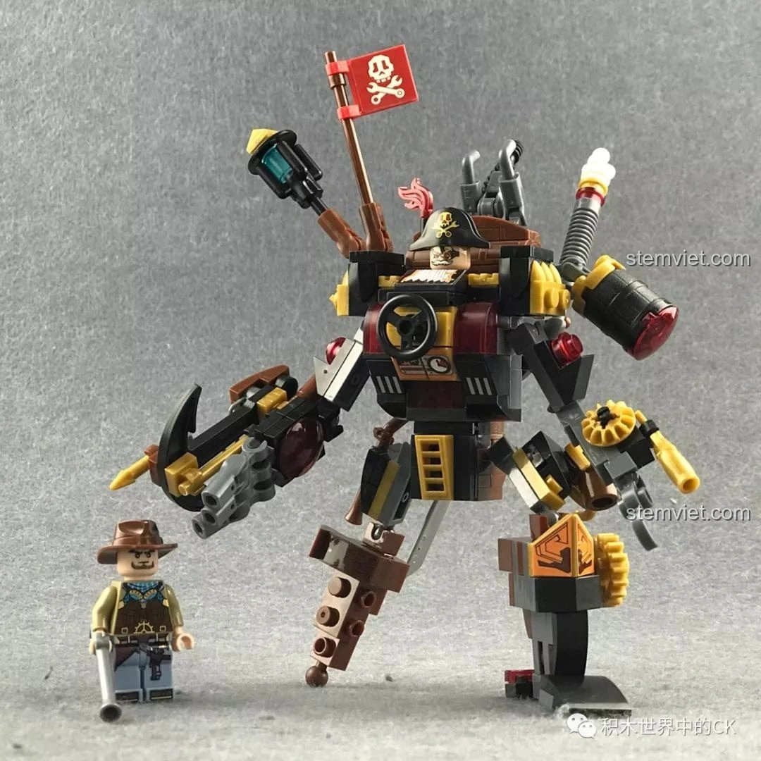 So sánh kích thước và phong cách giữa robot Chiến Binh Hơi Nước Winner 8040 và một robot Lego tương tự.