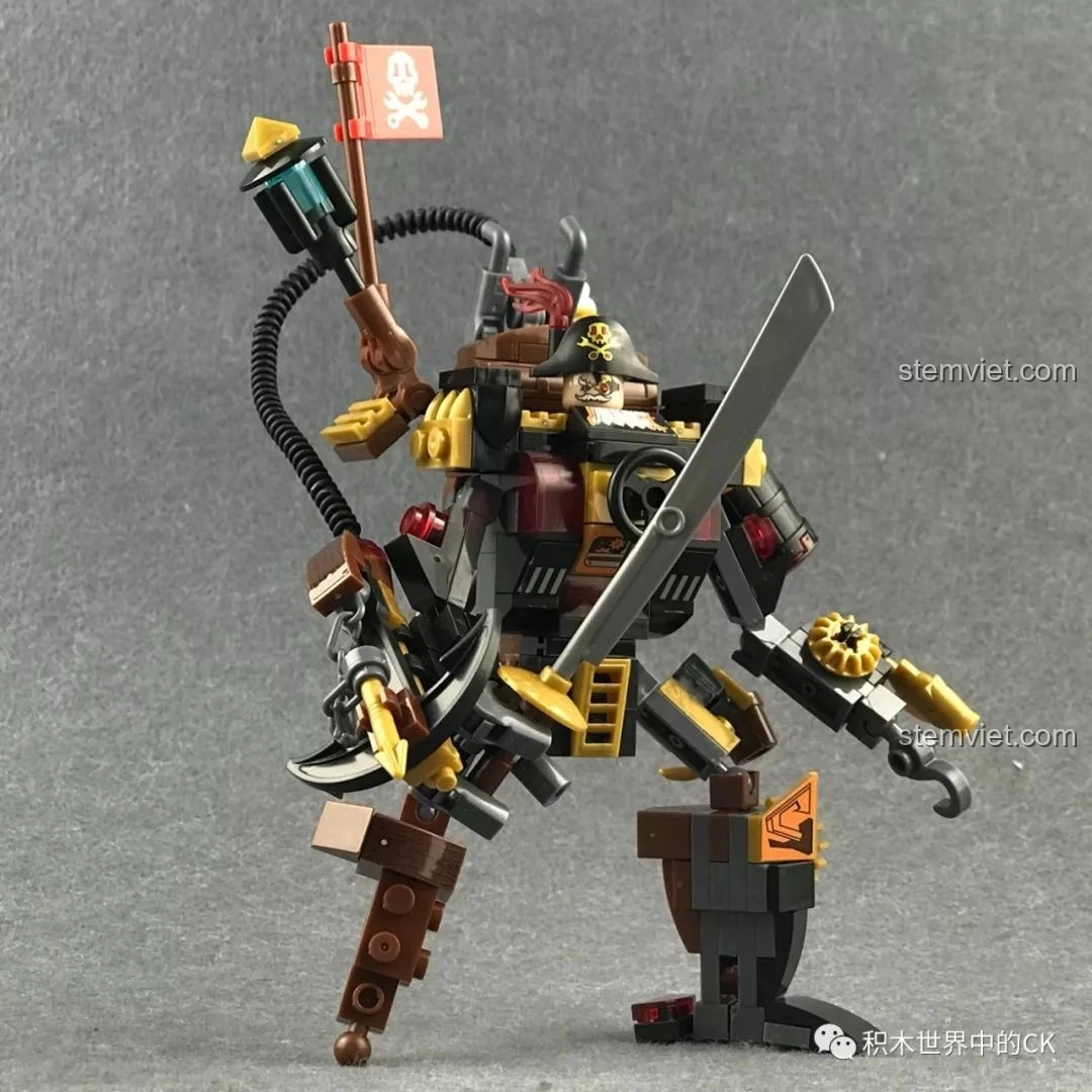 Cận cảnh tay trái với móc và chân phải khập khiễng của robot Chiến Binh Hơi Nước Winner 8040.