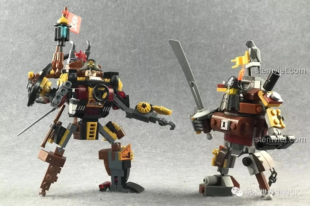 Robot Chiến Binh Hơi Nước Winner 8040 đứng cạnh minifigure cao bồi đi kèm, thể hiện tỉ lệ.