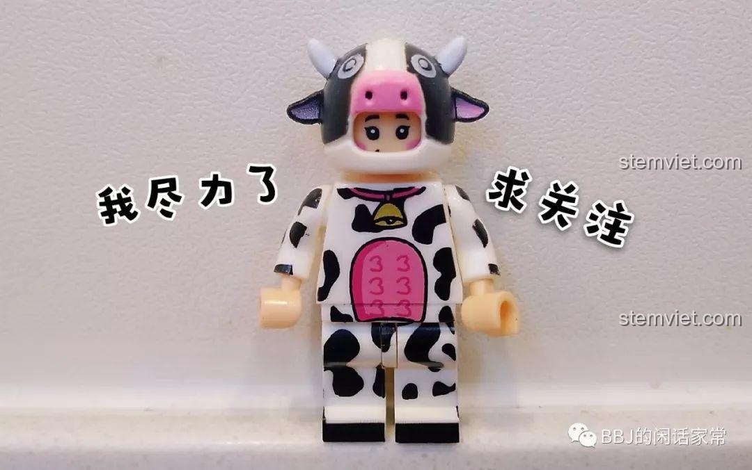 Minifigure đáng yêu trong bộ đồ bò sữa, với dòng chữ 'Tôi đã cố gắng' và 'Hãy theo dõi'.