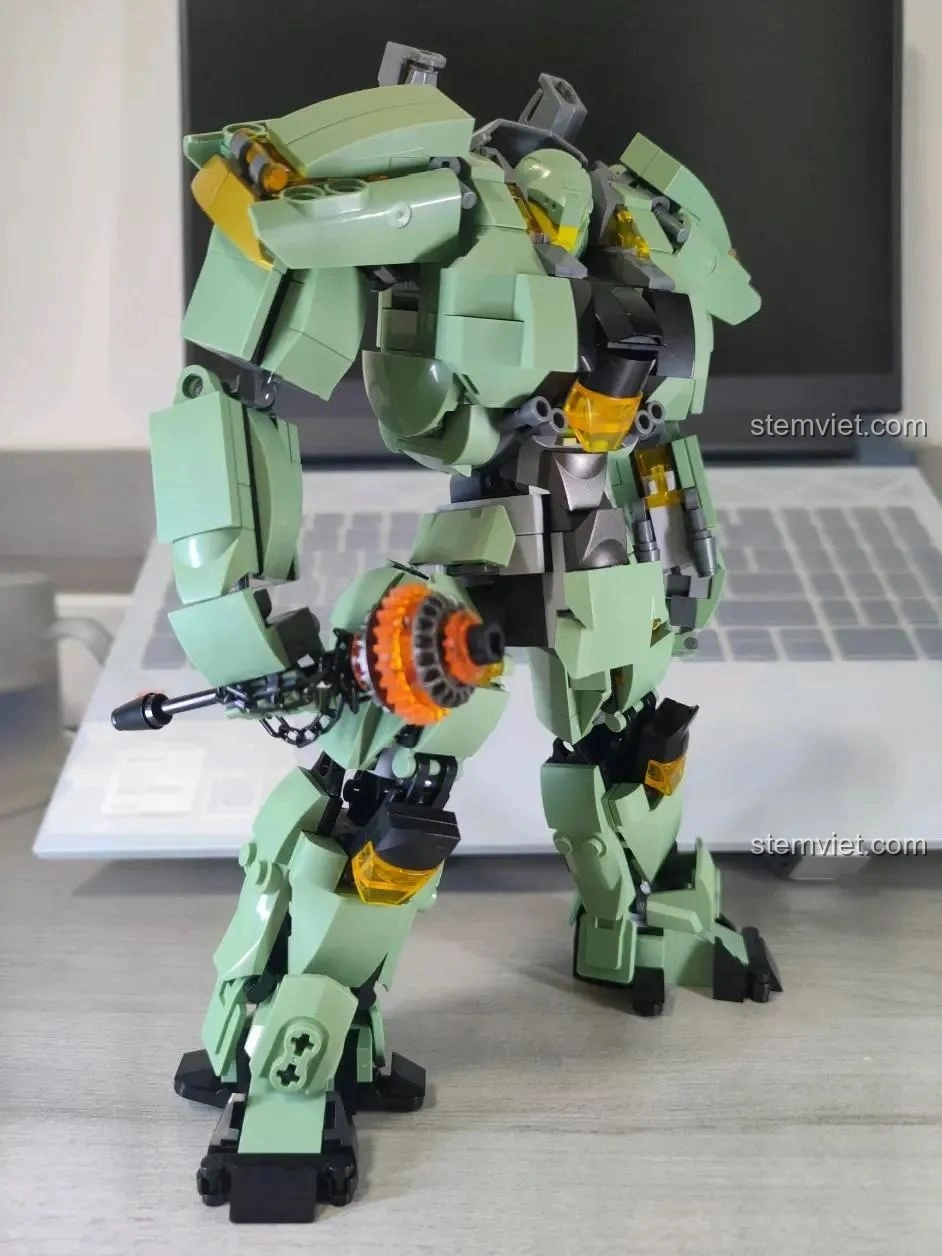 Mô hình Robot Diệt Tận Thế Sluban M38-B1153 đã hoàn thành, đứng vững chãi và oai vệ.