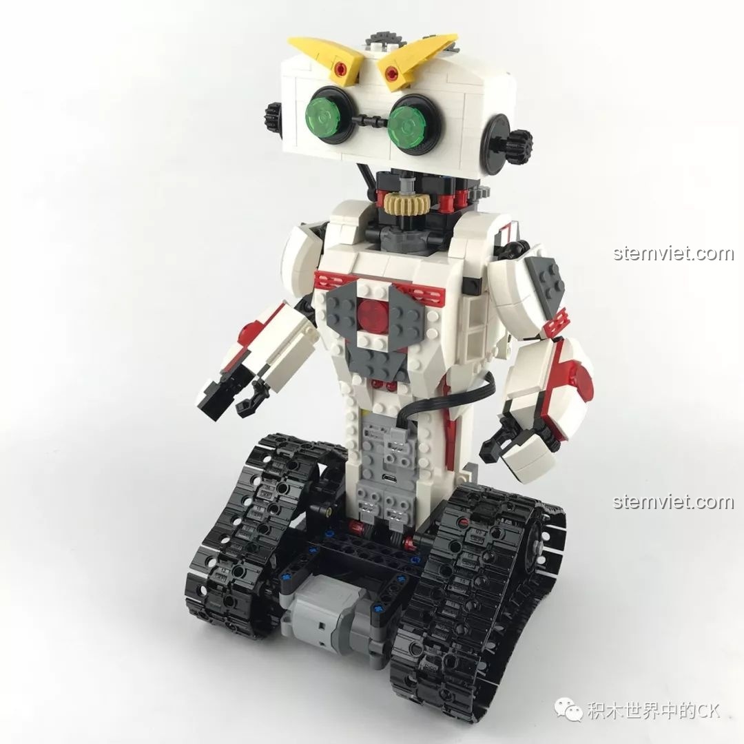 Mô hình Robot Lắp Ráp Điều Khiển Từ Xa KAKA 2 trong 1 đã hoàn thành, sẵn sàng để trưng bày và vui chơi.