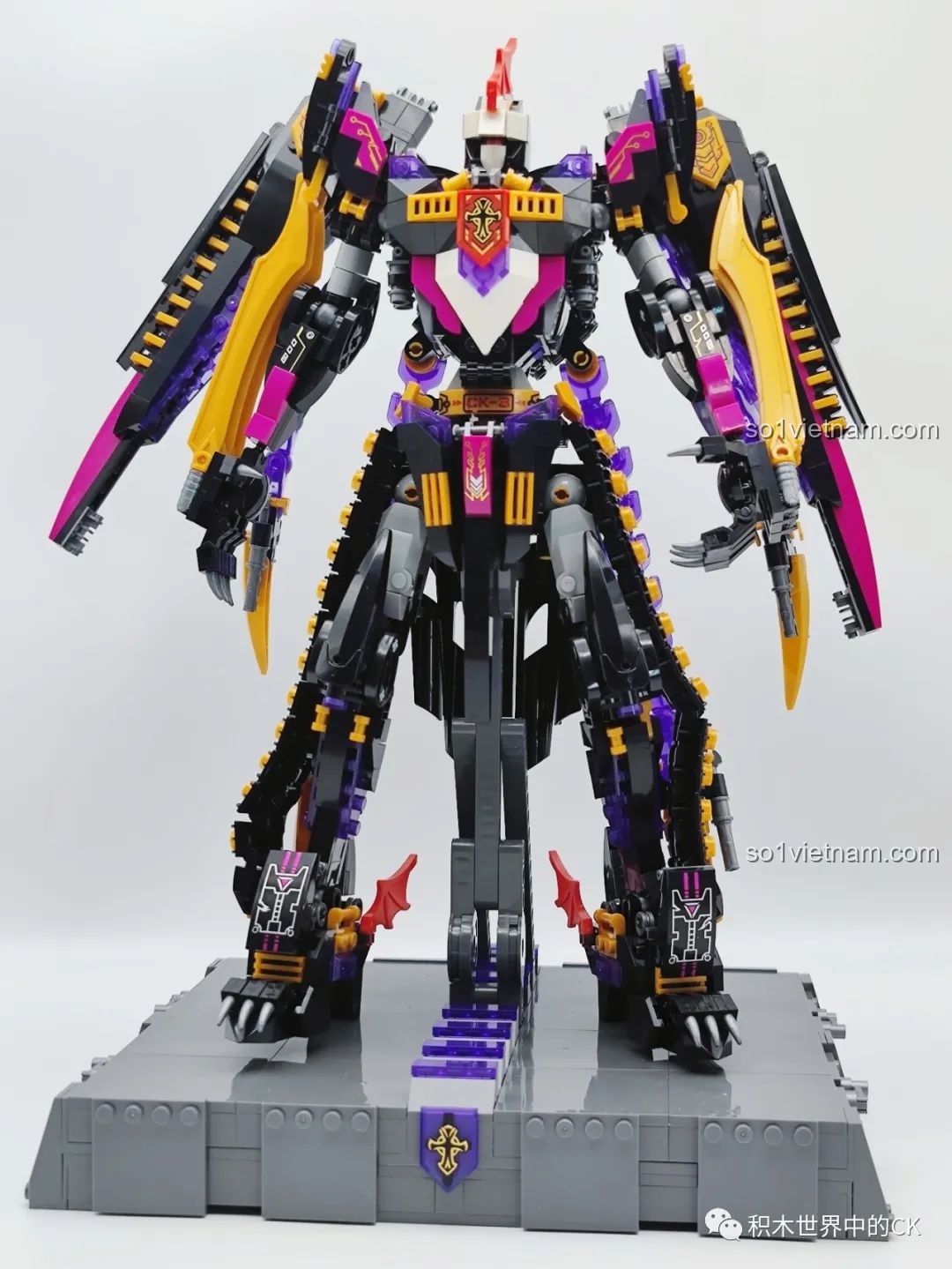 Robot Mecha JIESTAR 67010 Kỵ Sĩ Tai Ương gần như hoàn chỉnh, sẵn sàng cho những chi tiết cuối cùng, toát lên vẻ uy nghi.