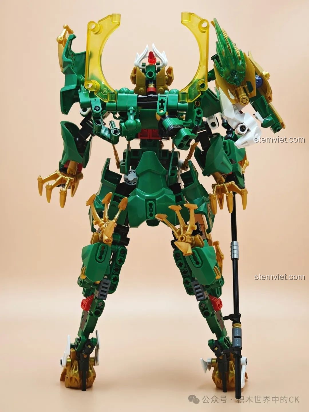 Toàn cảnh mặt sau của đồ chơi mô hình Robot Mecha Thanh Long, thể hiện các khớp nối phức tạp.