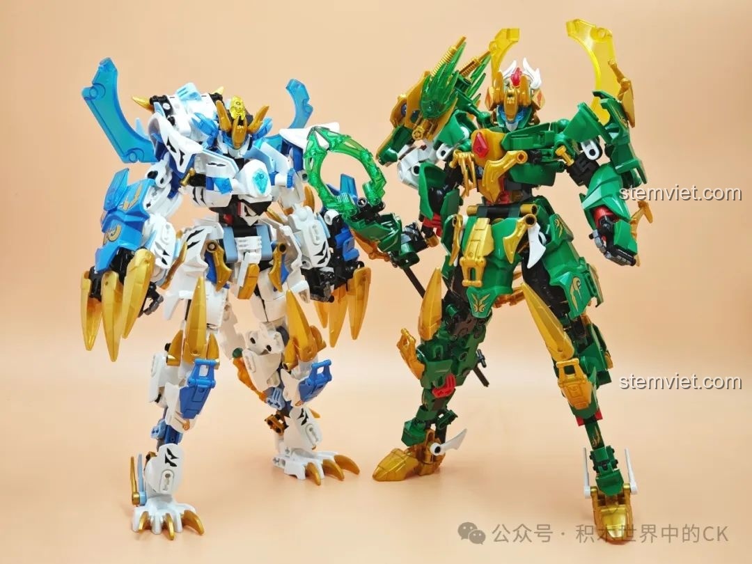 Hai Robot Mecha Thanh Long và Bạch Hổ đứng cạnh nhau, sẵn sàng cho mọi trận chiến.