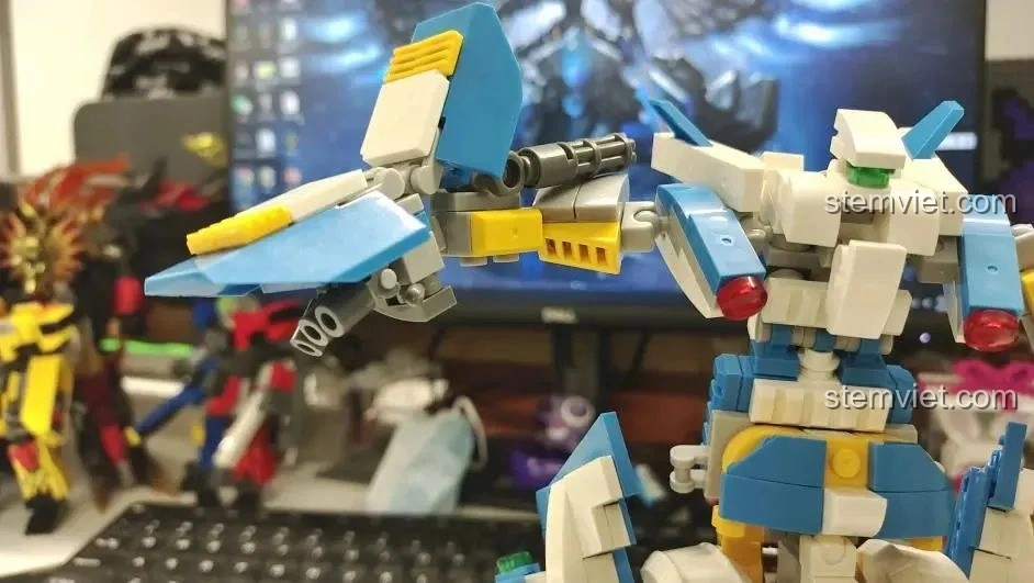 Robot WOMA C0407 Robot Biến Hình Không Trung Bá Vương - Thợ Săn Trời giơ súng ngang.