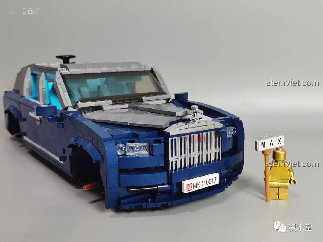 Mô hình Rolls-Royce Cullinan Mould King 10017 đã hoàn thành, nhìn từ góc 3/4 phía trước.