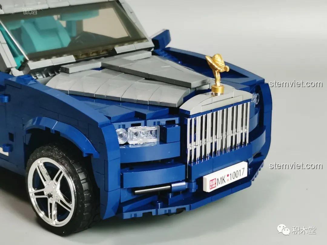 Mô hình Rolls-Royce Cullinan Mould King 10017 đã hoàn thành, nhìn từ góc 3/4 phía trước.