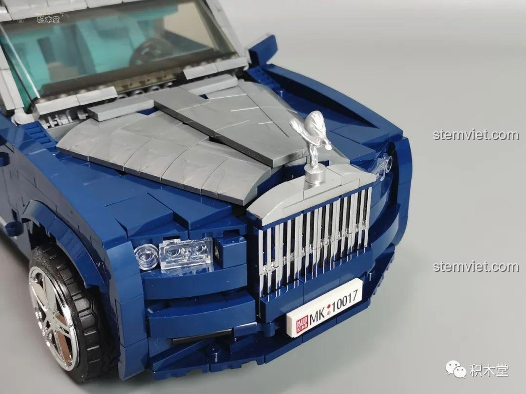 Mô hình Rolls-Royce Cullinan Mould King 10017 đã hoàn thành, nhìn từ góc 3/4 phía trước.