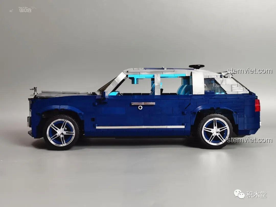Mô hình Rolls-Royce Cullinan Mould King 10017 đã hoàn thành, nhìn từ trên cao.