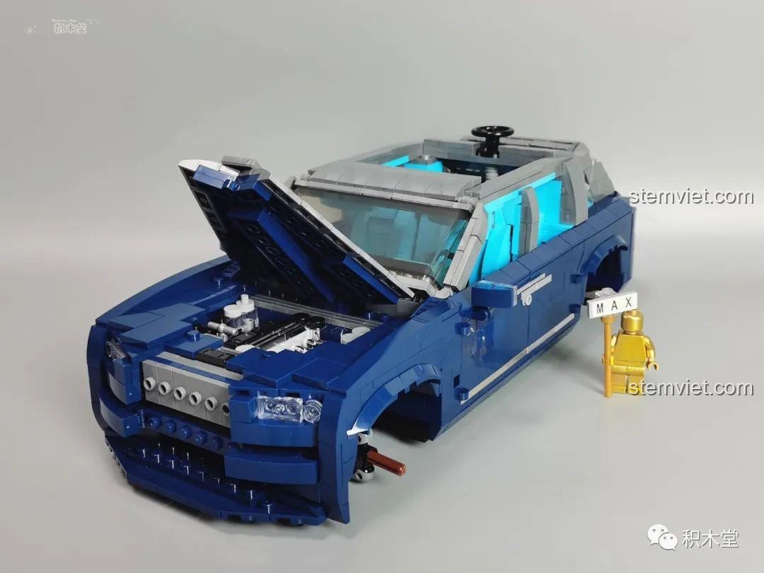 Mô hình Rolls-Royce Cullinan Mould King 10017 đã hoàn thành, nhìn trực diện từ phía trước.