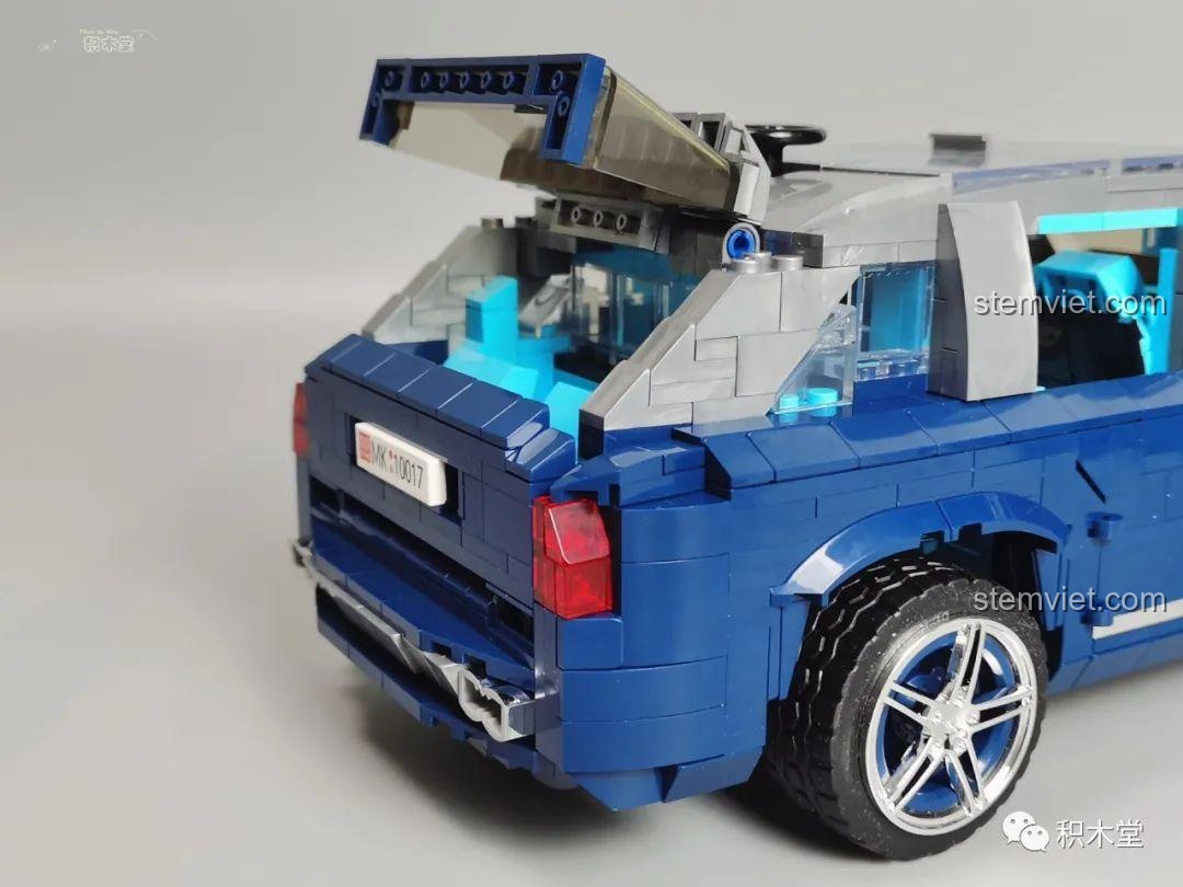 Mô hình Rolls-Royce Cullinan Mould King 10017 với logo Spirit of Ecstasy, nhìn từ góc 3/4 phía trước.