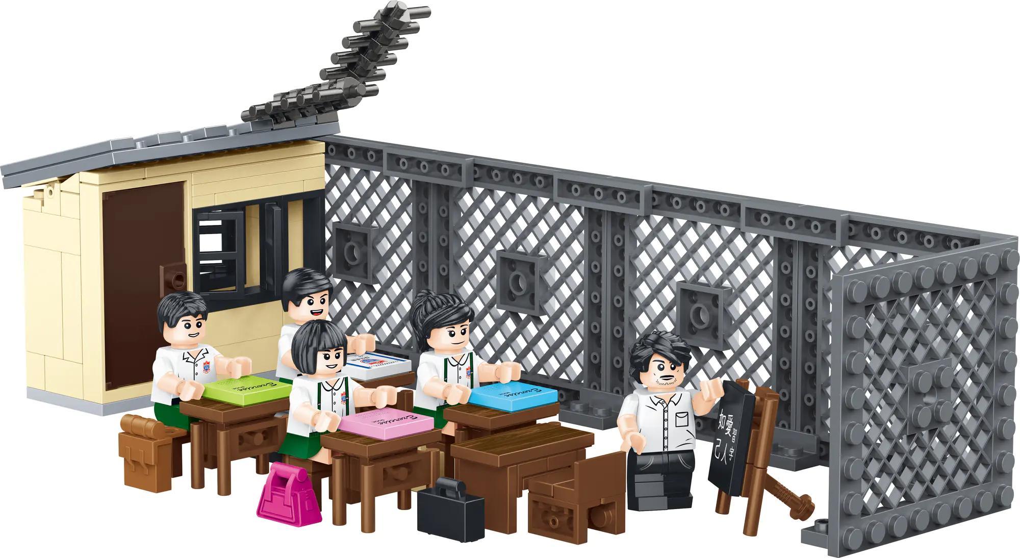 Hình ảnh bộ lắp ghép Trường Tiểu học Sân thượng Royal Toys RT54 với 5 minifigures đang trong giờ học, phù hợp cho bé trai và bé gái từ 6 tuổi, giá rẻ.