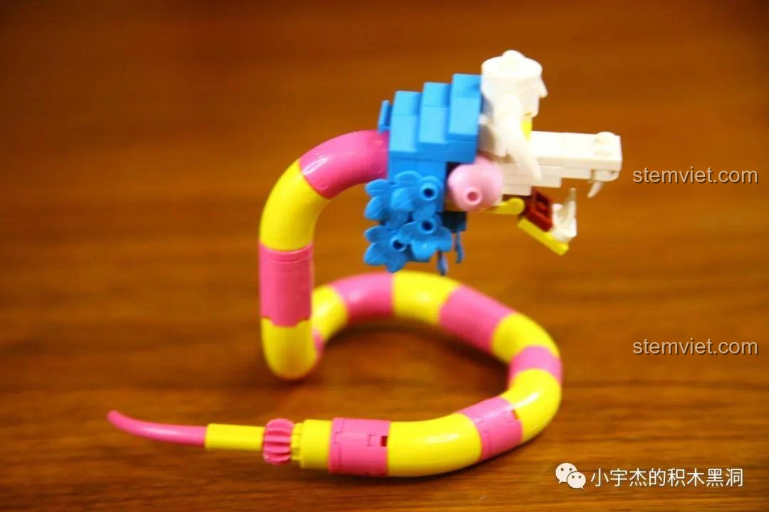 Rương kho báu đã hoàn thiện, phụ kiện của mô hình Boa Hancock KBOX 10303, với chi tiết khóa.