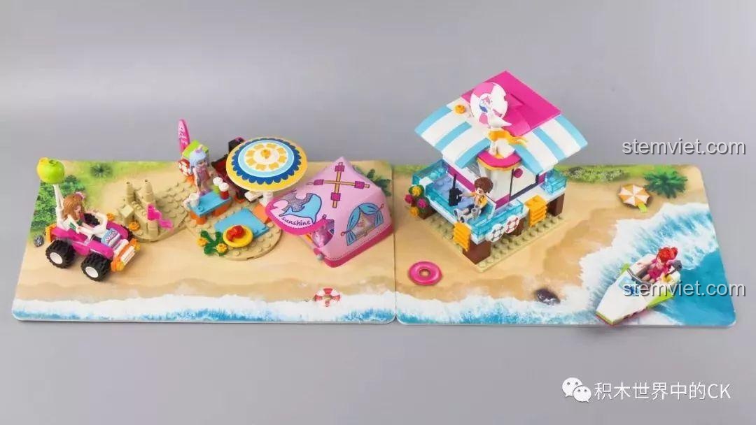 Toàn cảnh hai bộ đồ chơi QMAN 2018 và 2019 kết hợp, tạo thành một sa bàn bãi biển sống động.