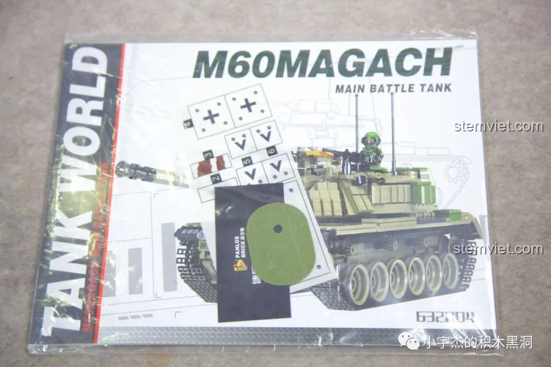 Sách hướng dẫn và bộ decal của bộ lắp ghép PanlosBrick 632004 được đóng gói cẩn thận.