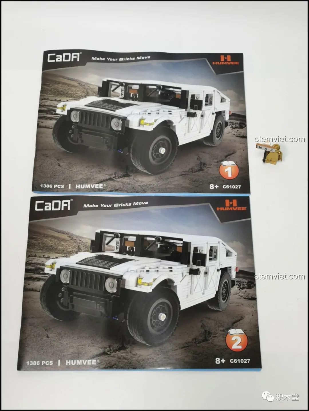 Hai cuốn sách hướng dẫn lắp ráp dày dặn và chi tiết của bộ CaDA C61027 Xe địa hình quân đội Mỹ.