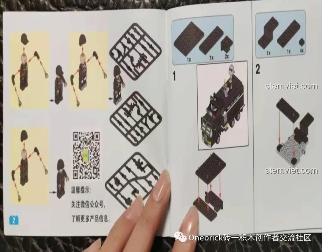 Trang sách hướng dẫn lắp ráp của bộ CAYI 1576 Xe Tải Chỉ Huy SWAT, minh họa các bước lắp ráp chi tiết.