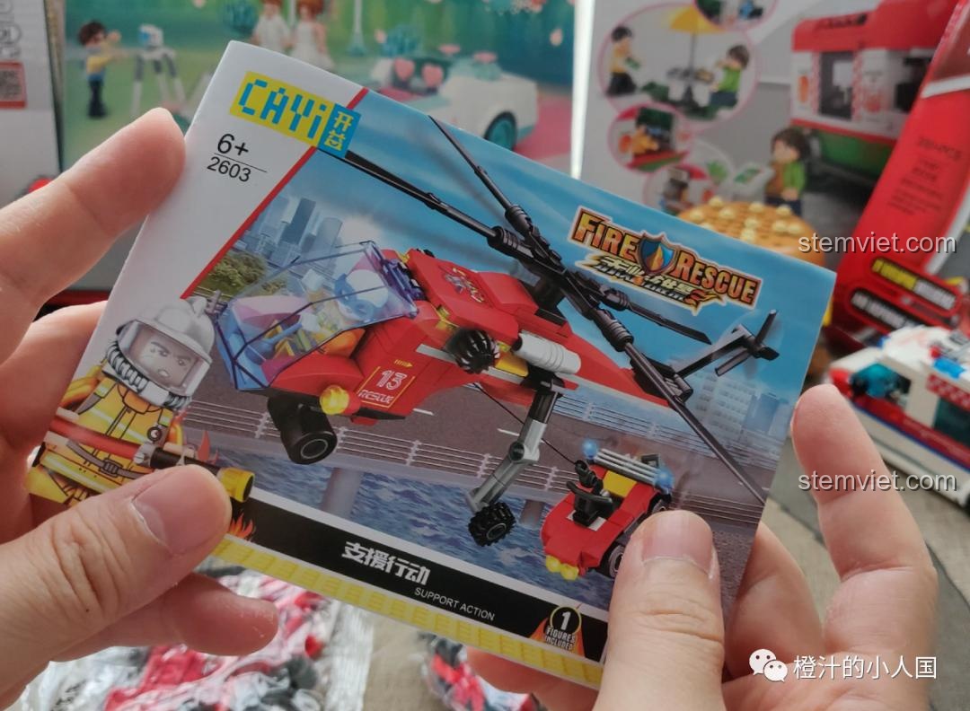 Sách hướng dẫn lắp ráp của bộ CAYI 2603 Trực Thăng Cứu Hộ, bìa sách in hình sản phẩm hoàn chỉnh.
