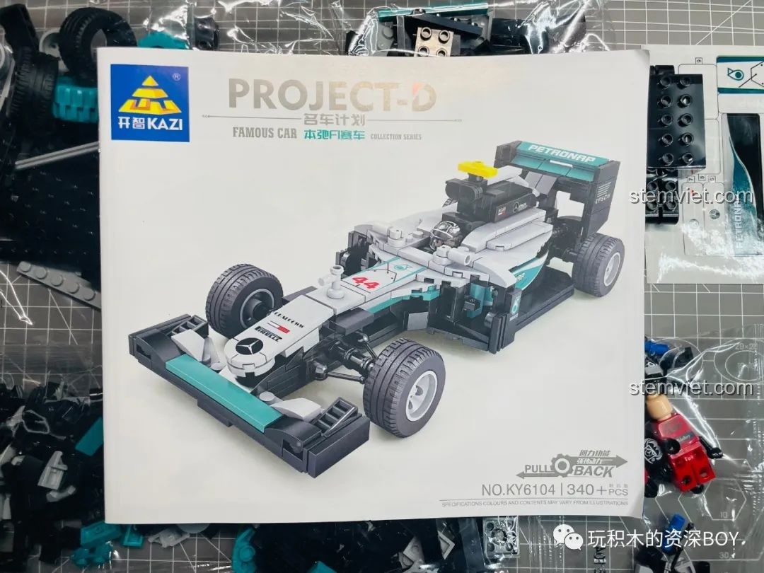 Sách hướng dẫn lắp ráp của bộ KAZI KY6104 Xe Đua F1 Mercedes, thiết kế bìa sách đồng bộ với vỏ hộp.